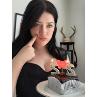 2024-08-22_Faces_1eyxixp_the_face_of_a_girl_that_turned_22_today-ph9RuNsR.jpg
