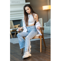 Oxana_2-Zg0H2DEC.jpg